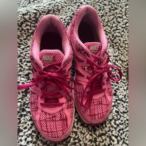 Nike Dual Fusion Lite 8 1/2 shoes. Excellent condition. Beautiful